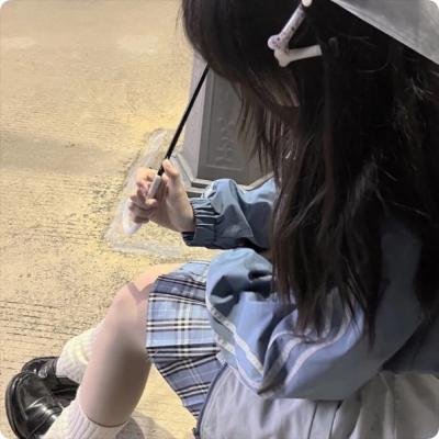 她比烟花寂寞